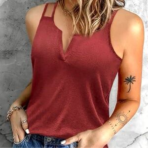 STRAPPY V NECK TANK TOP
WOMENS M